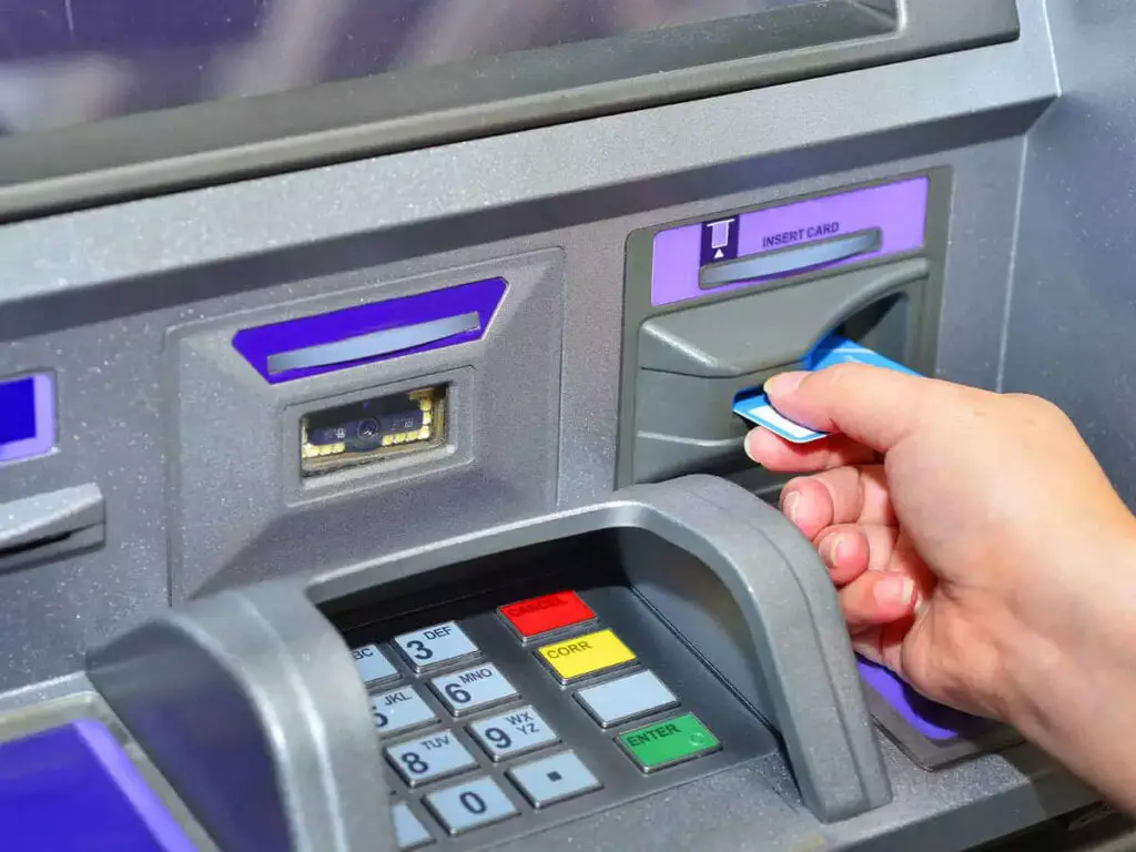 حدود الإيداع اليومي من فروع البنوك وماكينات ال ATM